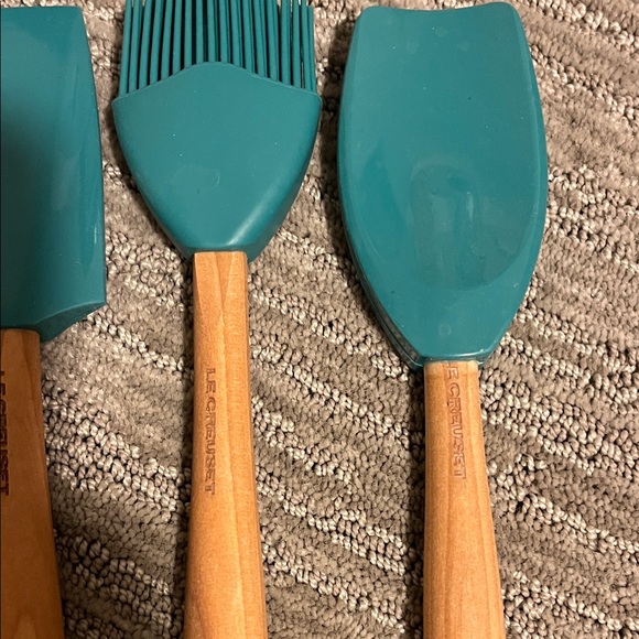 Le Creuset Teal Silicone Utensil Set - Picture 3 of 4